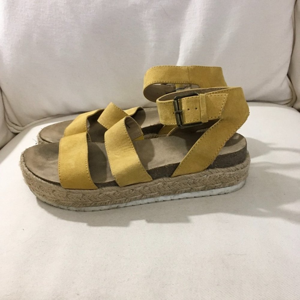 Universal Thread Platform Sandal's